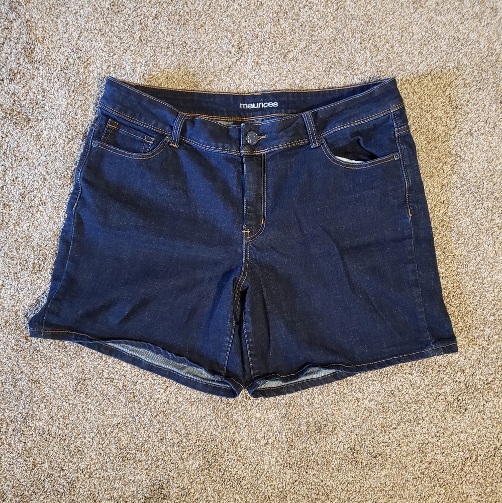 Maurices stretchy blue denim jean shorts size 16 in great condition